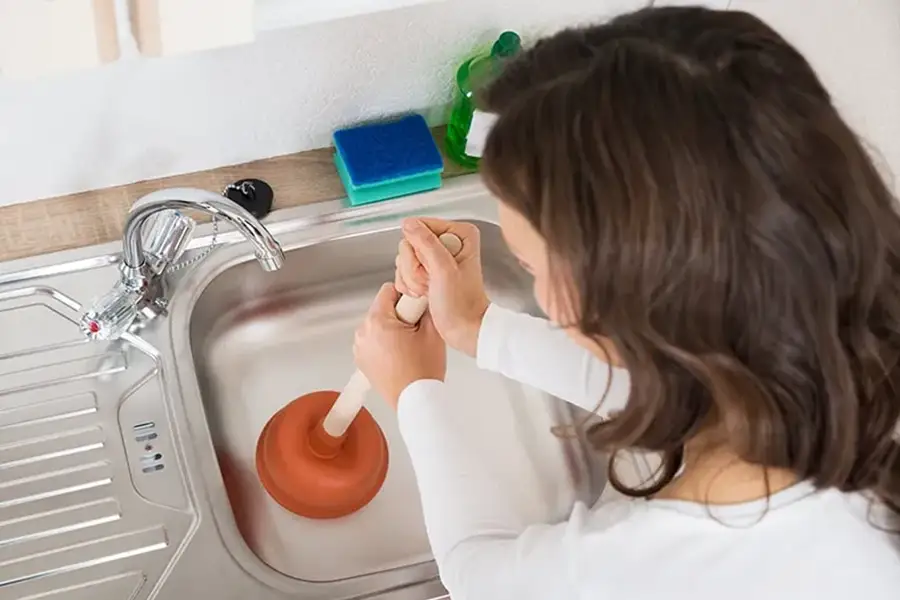 Clearing smelly kitchen drain
