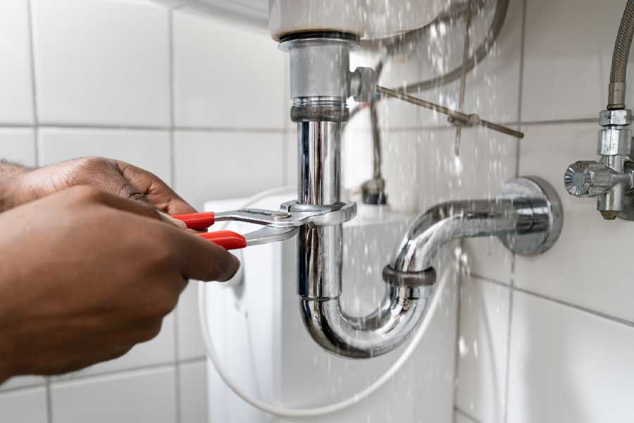 Pipe repair service preventing frozen pipes